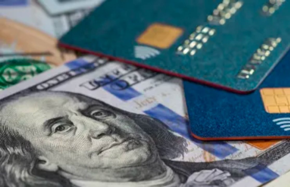 El Banco Central habilitó el pago con tarjetas de débito y códigos QR en dólares