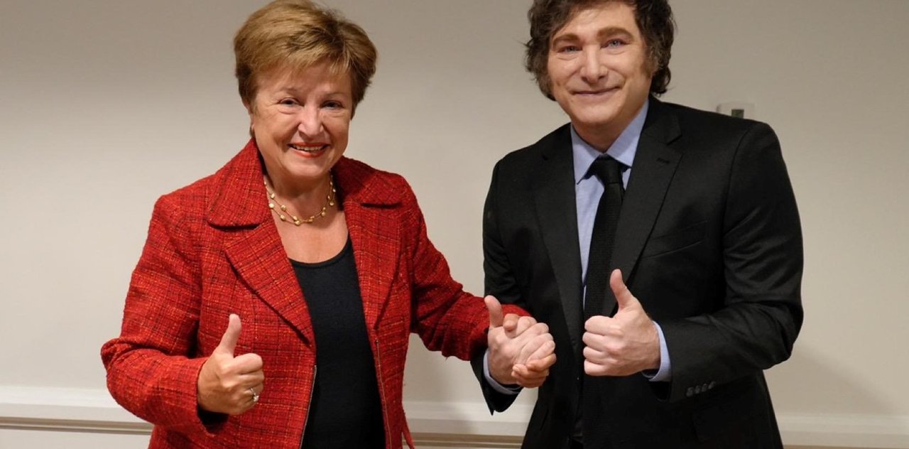 Caputo busca 12.000 millones de dólares mientras el Fondo Monetario presiona por ajustes