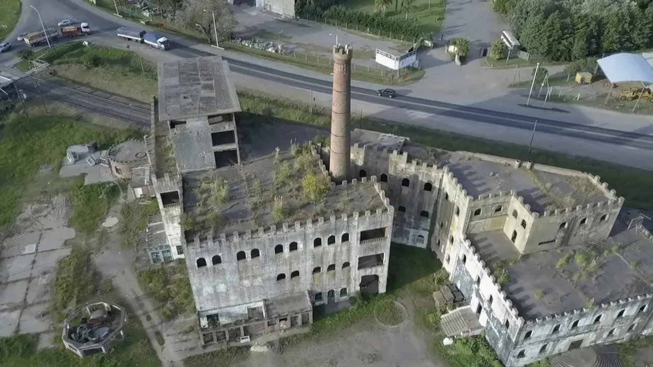 Fue fábrica, bailanta, tenedor libre, estuvo vinculado a Perón y ahora podría ser polo regional