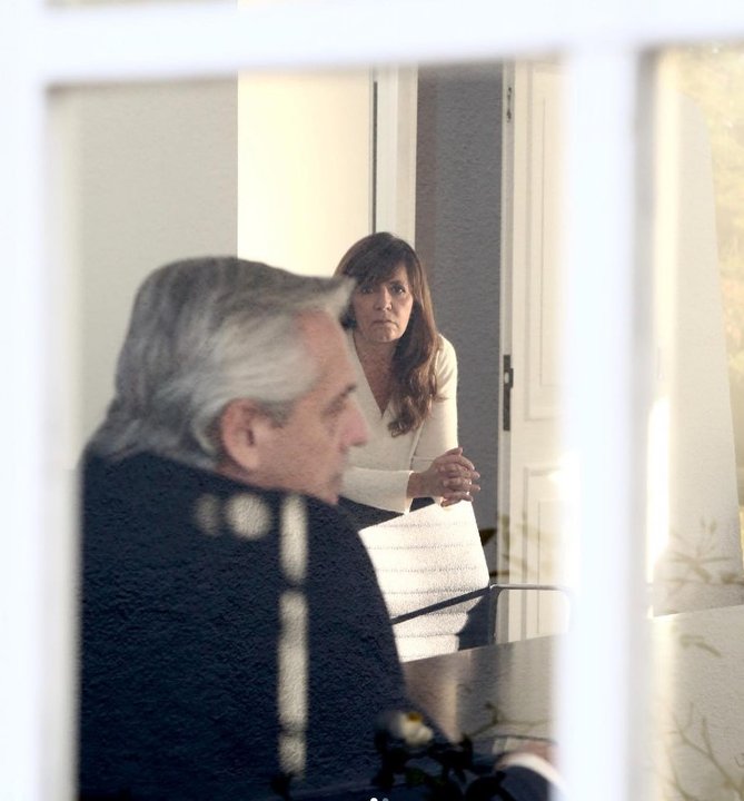 La exportavoz Cerruti lanzó su ficción al estilo "House of Cards" con nombres enmascarados