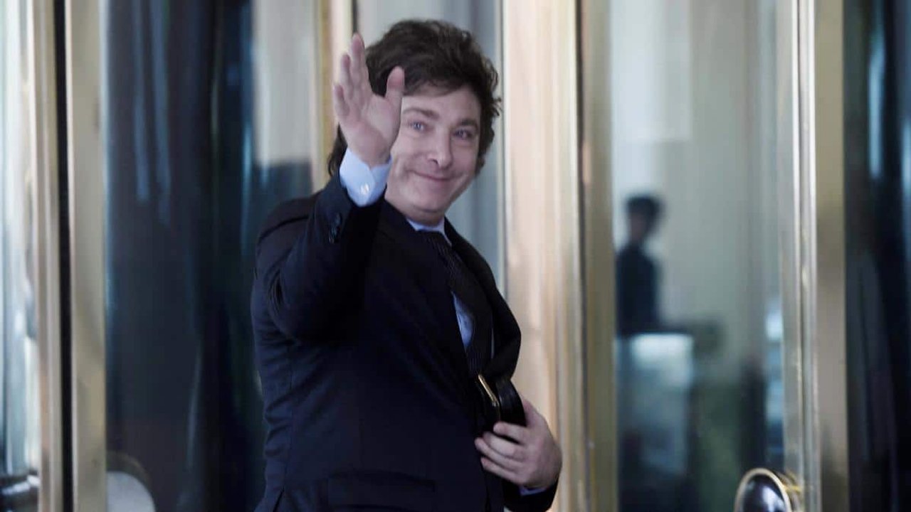 En medio de la incertidumbre de los mercados, Milei realiza un viaje relámpago a Paraguay