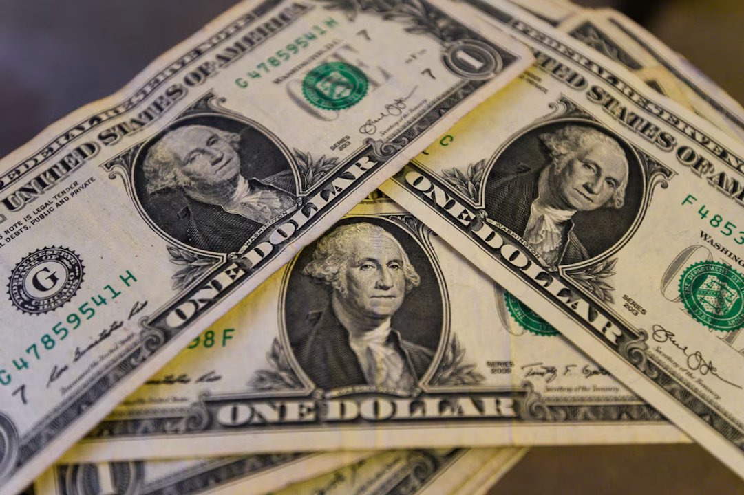 Fin del cepo: el dólar minorista arrancó en 1250 y ya cerró a 1230 pesos en el Banco Nación