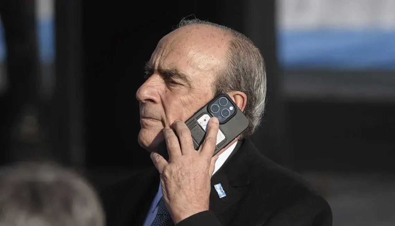 El teléfono rojo de Francos: reproches e intentos de reconciliación con gobernadores