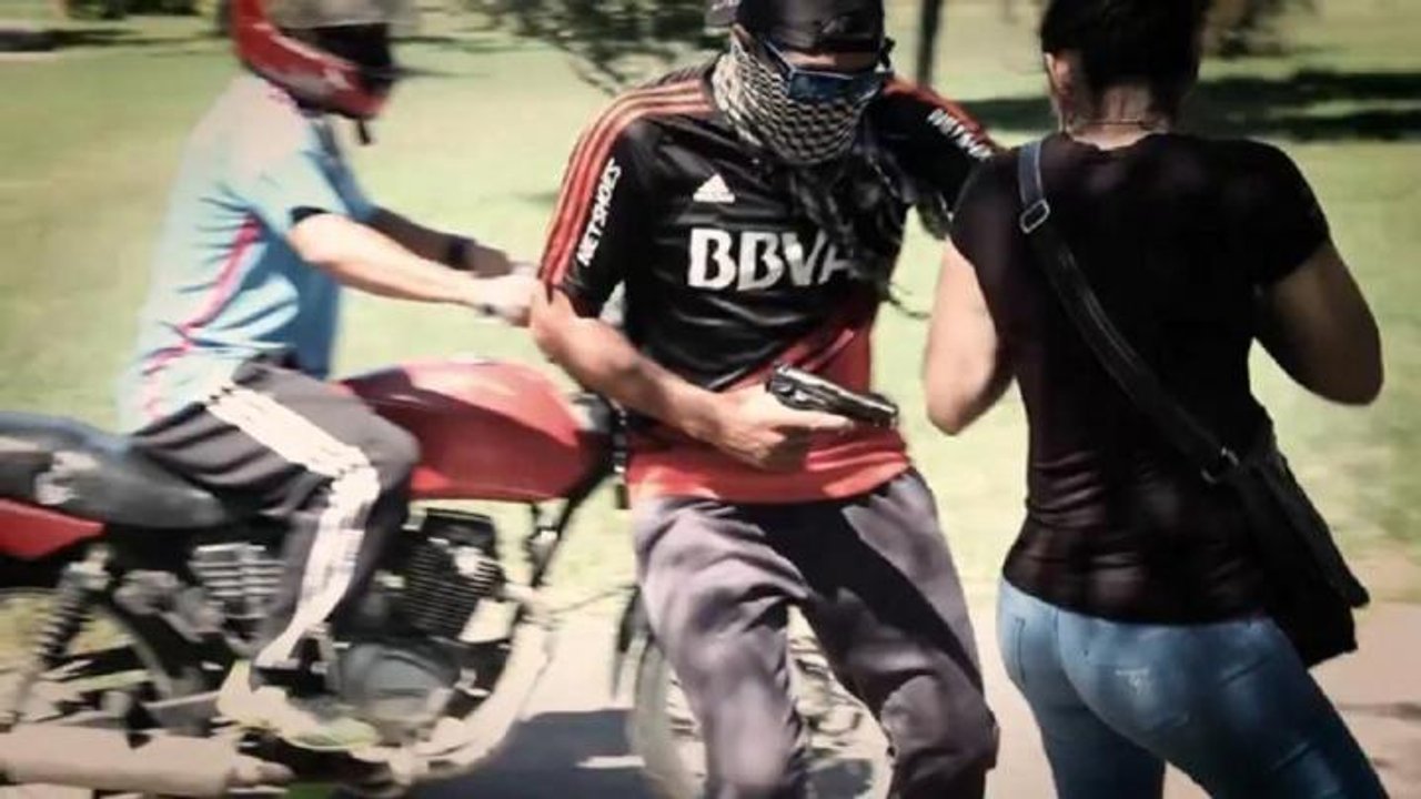 Gobierno bonaerense insiste con restringir la circulación de dos personas en moto: los detalles del proyecto