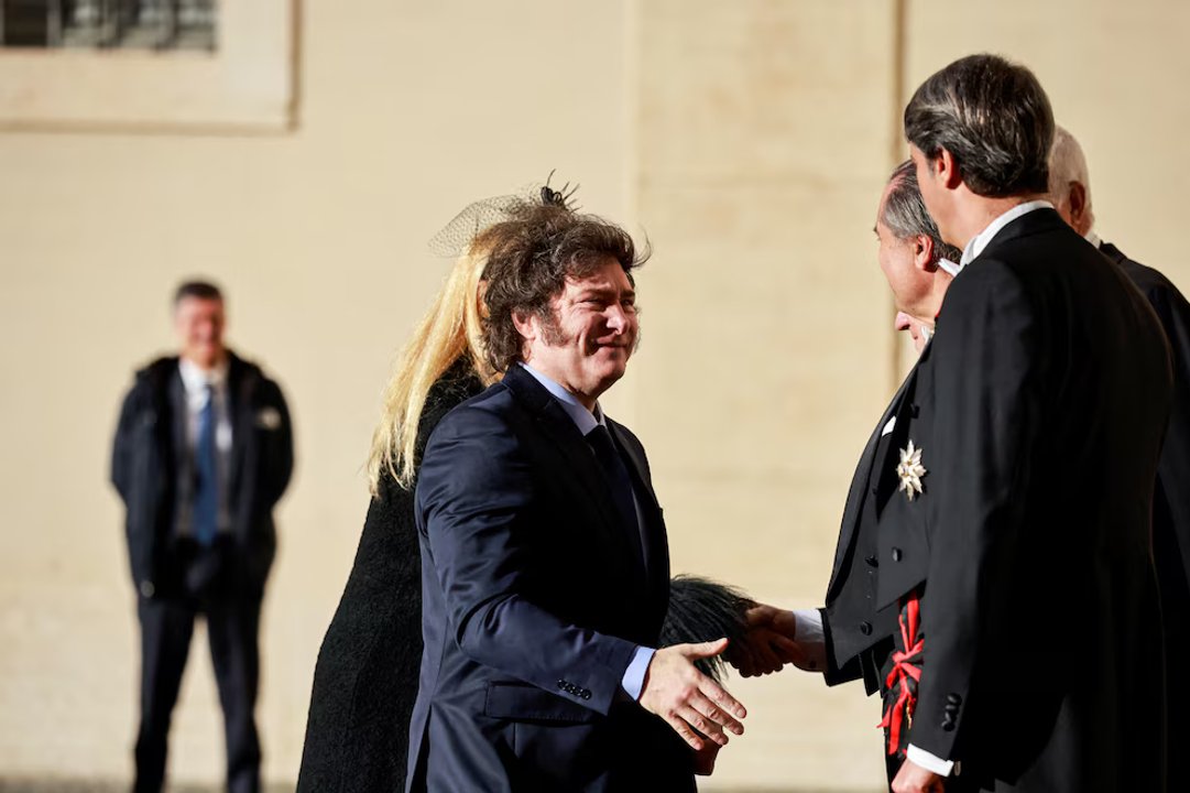 Javier Milei viaja a Roma para despedir al Papa con su círculo más cercano y sin Villarruel