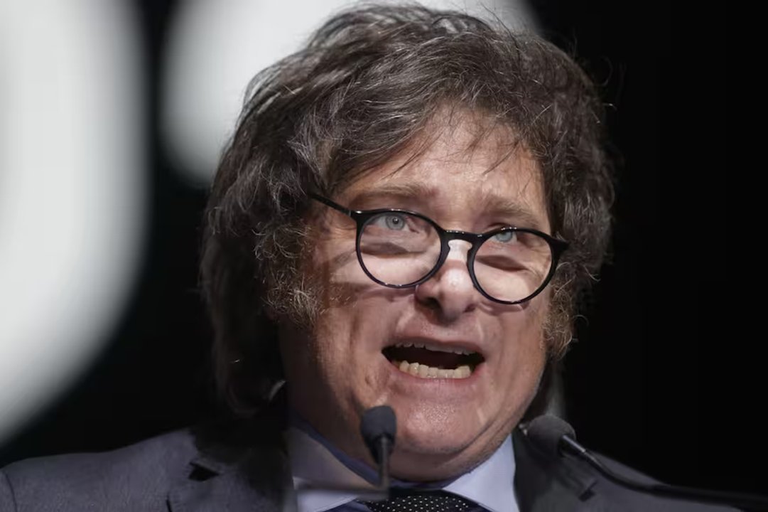 Milei explicó qué quiso decir con: “No odiamos lo suficiente a los periodistas”