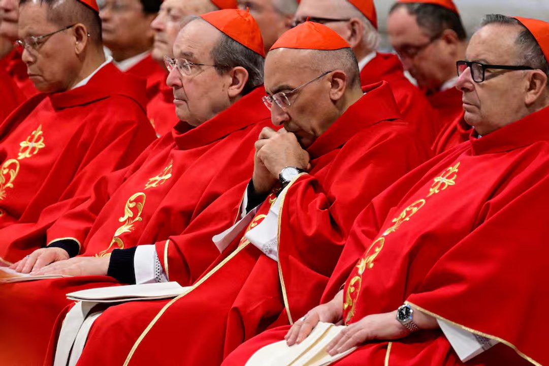 A la espera de la fumata blanca, comienza el cónclave para elegir al sucesor del Papa Francisco
