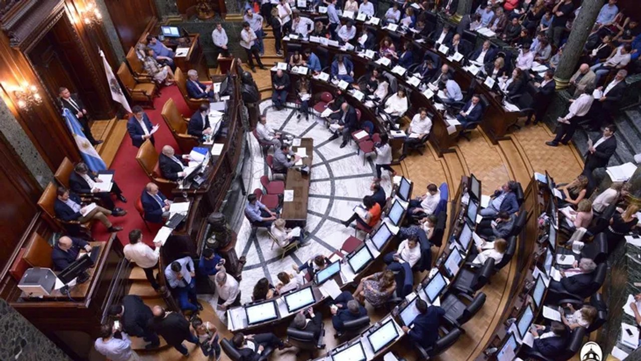 Con todas las mesas escrutadas, cómo queda el reparto de bancas en la Legislatura