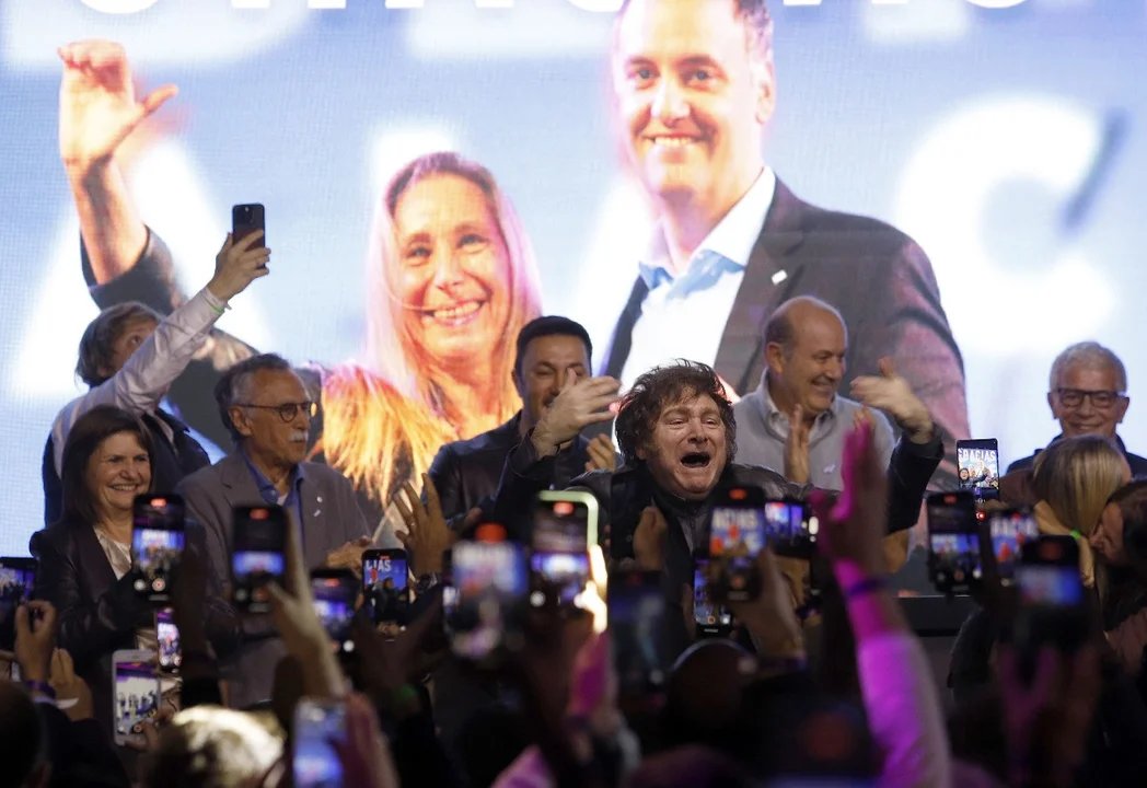 Javier Milei: "Es un día bisagra, se pintó de violeta el bastión amarillo"