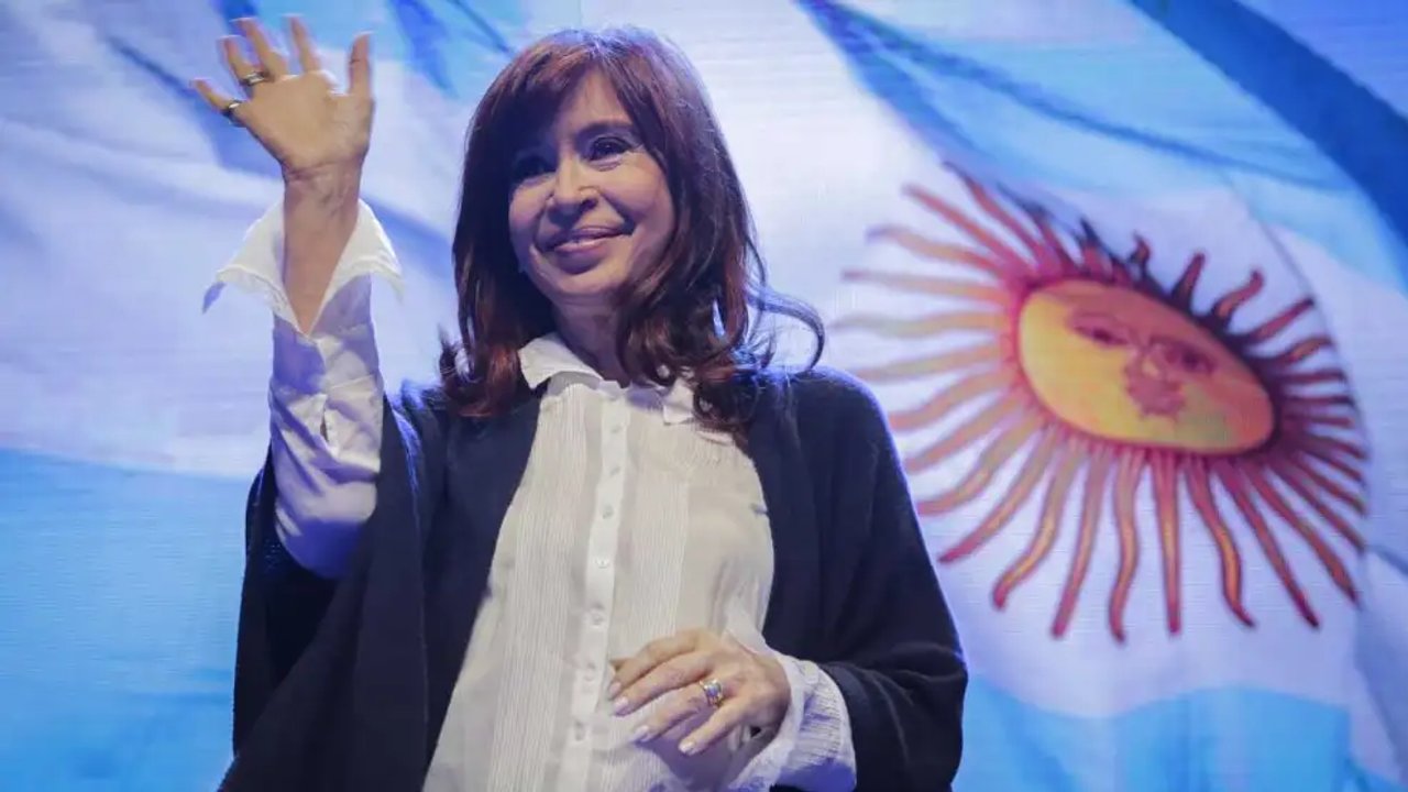 Cristina elige la Ciudad para reaparecer en público en medio de su enfrentamiento con Kicillof