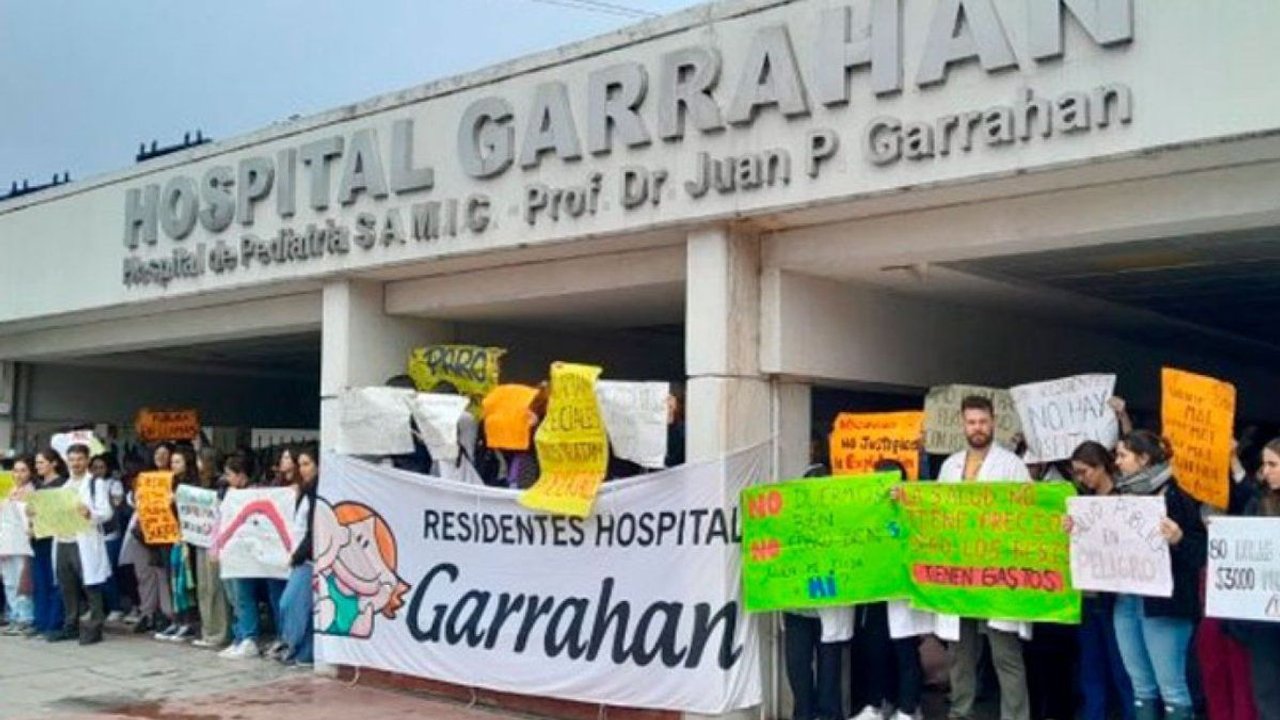 La lucha de los empleados del Garrahan: "No queremos pelear con nadie, queremos salvar el hospital"