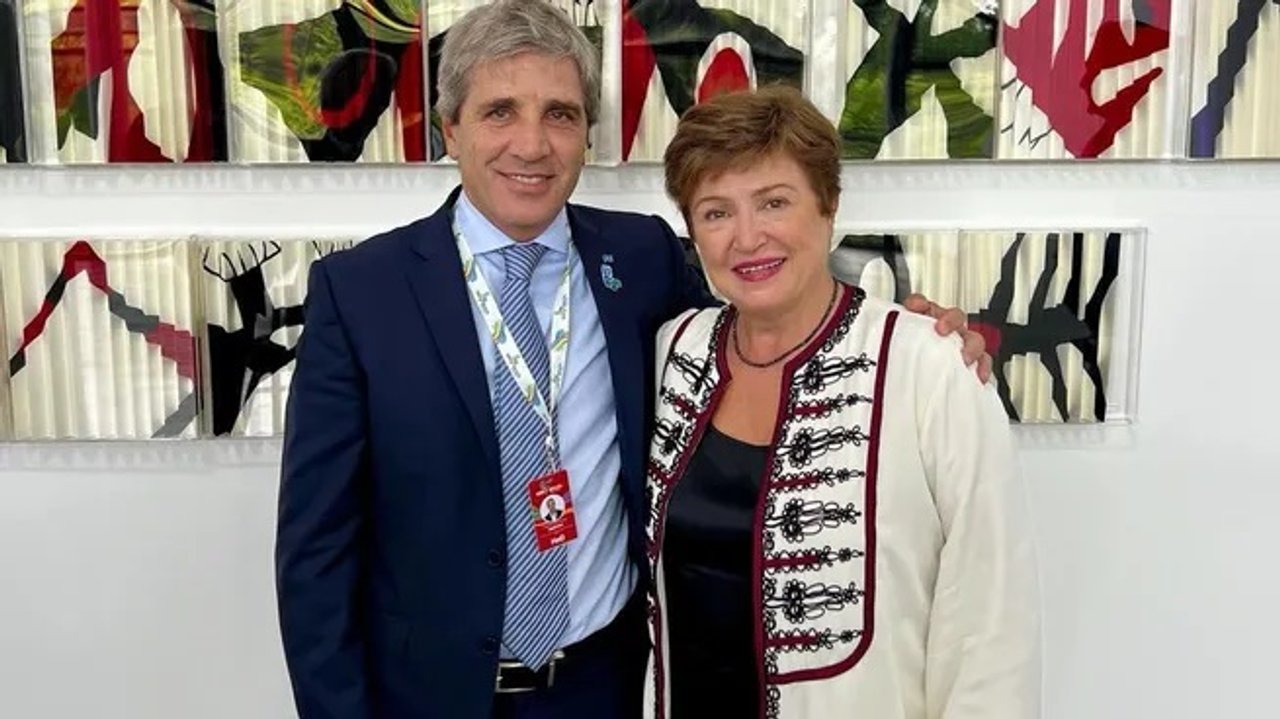 El ministro Caputo habló con Georgieva y el FMI reclamó equilibrio y reformas estructurales