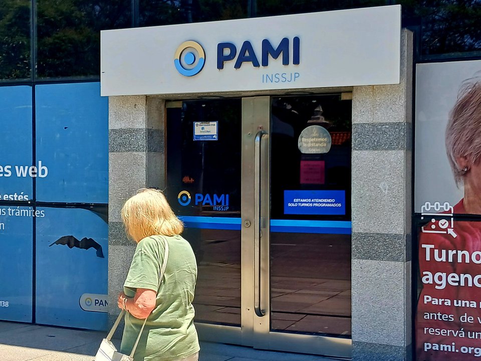PAMI en crisis: reuniones clave del Gobierno mientras crece la deuda y peligra la atención médica - DataClave