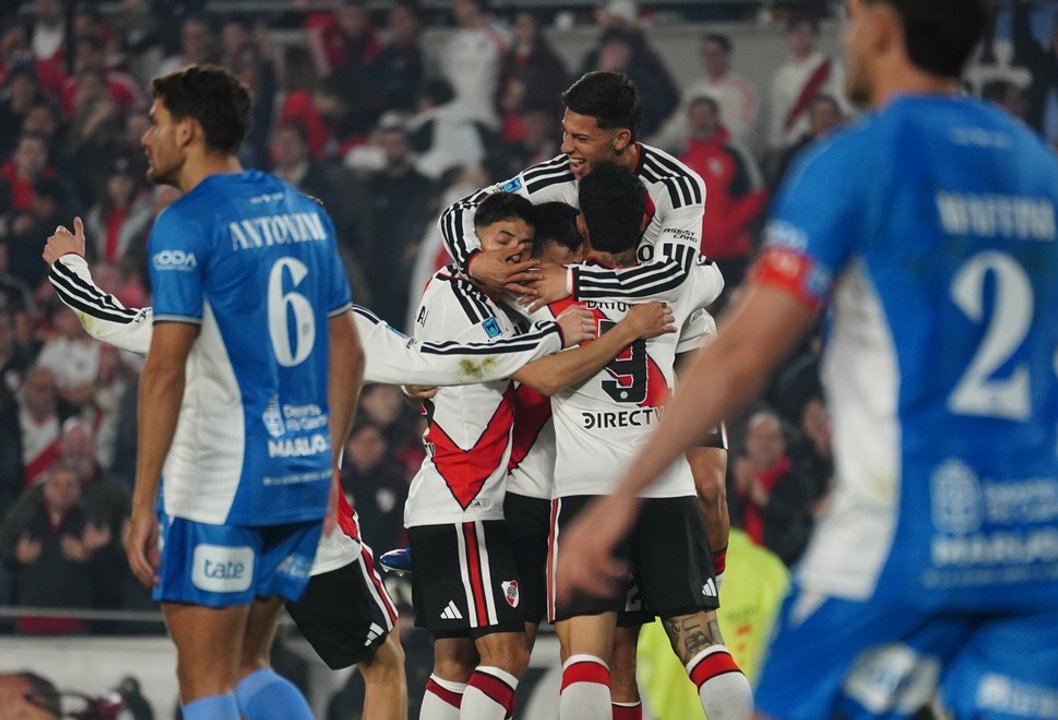 De la mano de los campeones del mundo, River derrota a Estudiantes de Río Cuarto