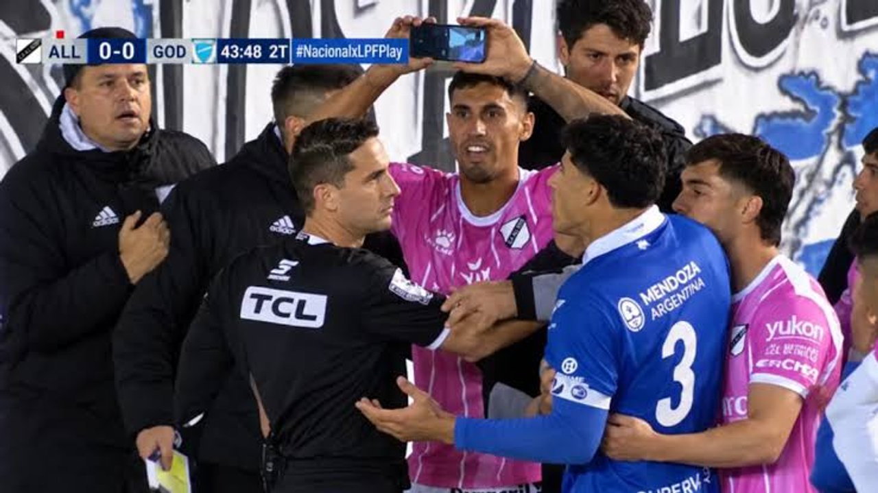 Nicolás Lamolina rompió el silencio tras el penal y la polémica en Godoy Cruz - All Boys: “Nunca miré el celular”