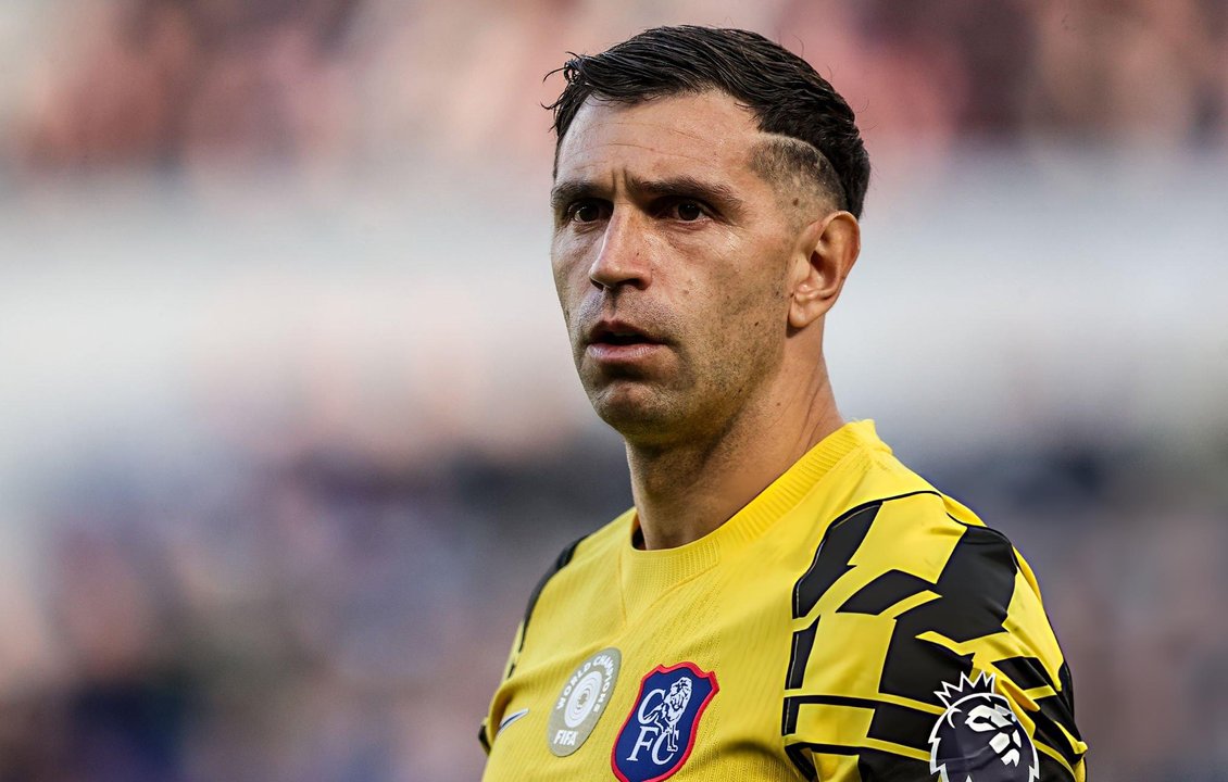 Dibu Martínez está siendo operado por una fractura mandibular y es duda para la fecha FIFA