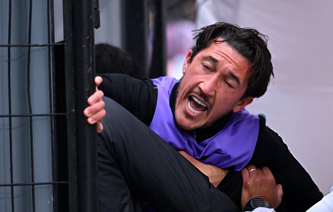 Escándalo en Racing: Espino se cruzó con hinchas, los insultó y les mostró la panza