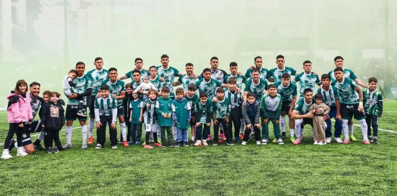 Excursionistas volvió a la Primera Nacional después de 54 años: goleó 4-0 a Sportivo Italiano y se consagró campeón